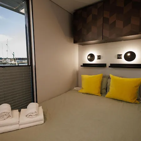 Botel The Homeboat Company Ponta Delgada-acores Ponta Delgada