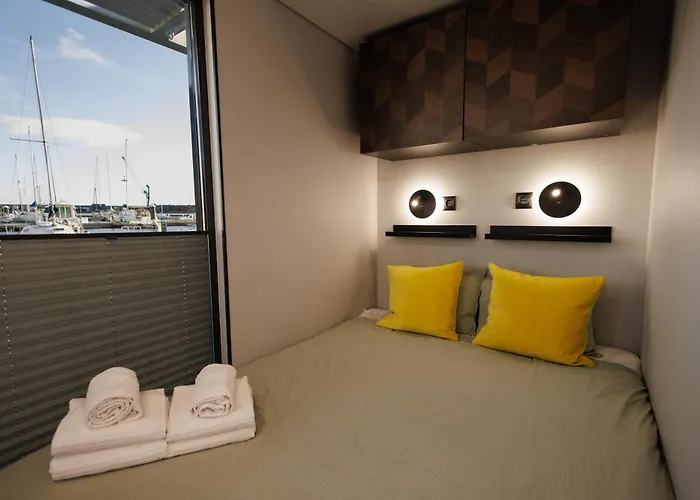 Botel The Homeboat Company Ponta Delgada-acores Ponta Delgada