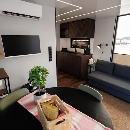 The Homeboat Company Ponta Delgada-acores * Ponta Delgada (Sao Miguel)