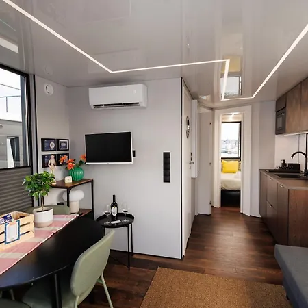 Botel The Homeboat Company Ponta Delgada-acores *